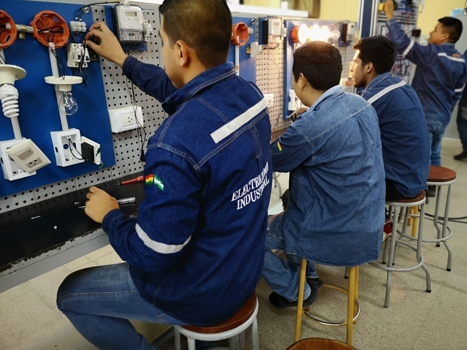 Componentes electrónicos en placa
